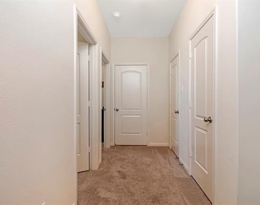 6320 White Jade Drive - Photo Thumbnail 10