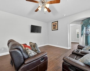 7815 Cottonwood Drive - Photo Thumbnail 3