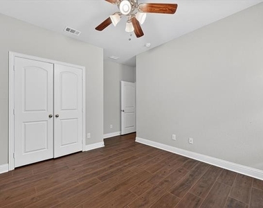7815 Cottonwood Drive - Photo Thumbnail 16