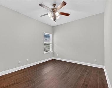 7815 Cottonwood Drive - Photo Thumbnail 13