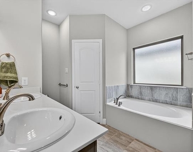 7815 Cottonwood Drive - Photo Thumbnail 19