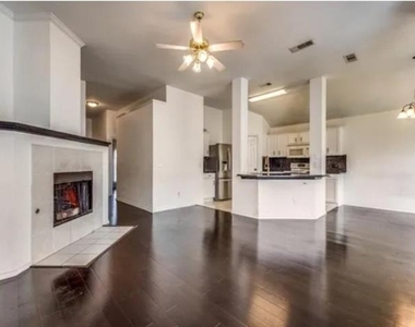 2907 Nandina Street - Photo Thumbnail 4