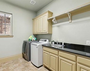 5501 Lake Geneva Court - Photo Thumbnail 18