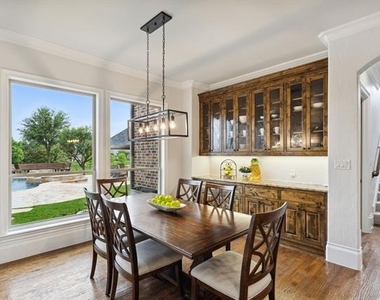 5501 Lake Geneva Court - Photo Thumbnail 10