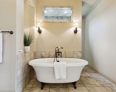 5501 Lake Geneva Court - Photo Thumbnail 21