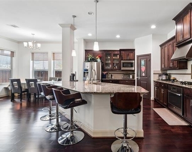 6715 Castillo Street - Photo Thumbnail 4