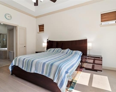 6715 Castillo Street - Photo Thumbnail 11
