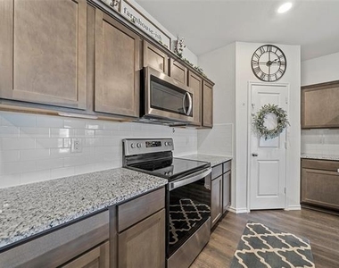 813 Cottonwood Way - Photo Thumbnail 36