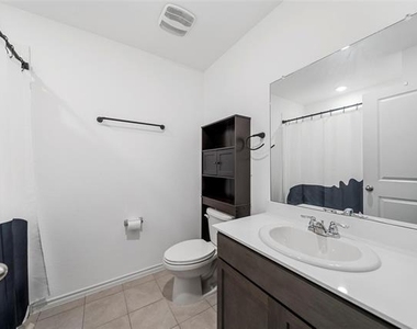 813 Cottonwood Way - Photo Thumbnail 12