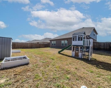 813 Cottonwood Way - Photo Thumbnail 3