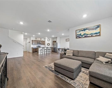 813 Cottonwood Way - Photo Thumbnail 27