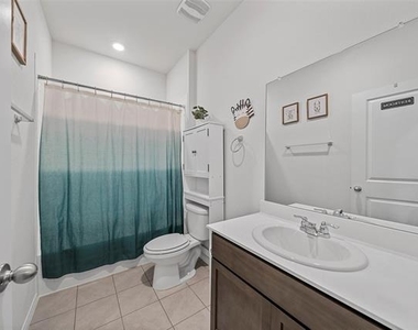 813 Cottonwood Way - Photo Thumbnail 16