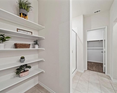 813 Cottonwood Way - Photo Thumbnail 19