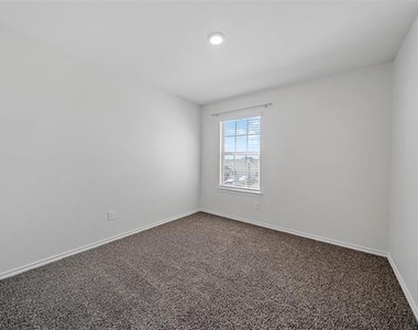 813 Cottonwood Way - Photo Thumbnail 10