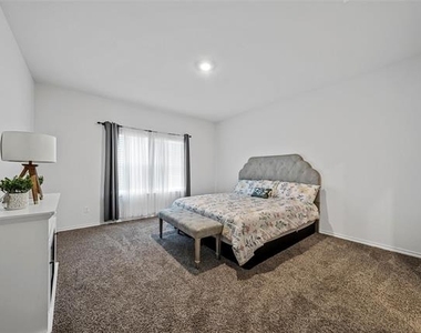 813 Cottonwood Way - Photo Thumbnail 26