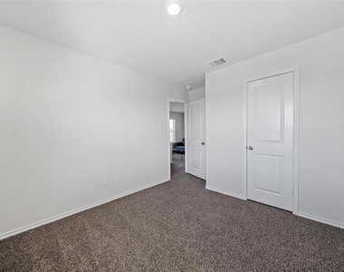 813 Cottonwood Way - Photo Thumbnail 9
