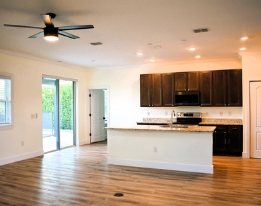 1217 Sw Marmore Avenue - Photo Thumbnail 2