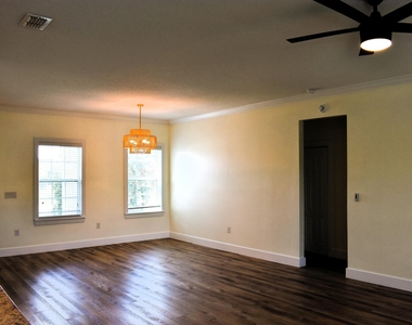 1217 Sw Marmore Avenue - Photo Thumbnail 6
