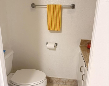 2800 Somerset Drive - Photo Thumbnail 3