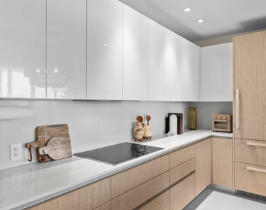 3100 N Ocean Drive - Photo Thumbnail 4