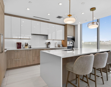 151 N Seabreeze Boulevard - Photo Thumbnail 11