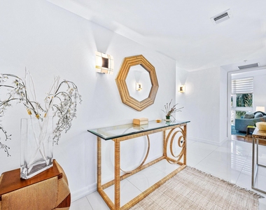 550 Okeechobee Boulevard - Photo Thumbnail 4