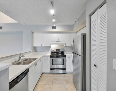 120 Yacht Club Way - Photo Thumbnail 5