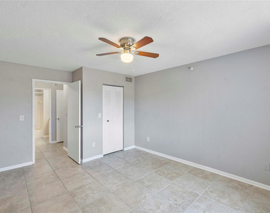 120 Yacht Club Way - Photo Thumbnail 13