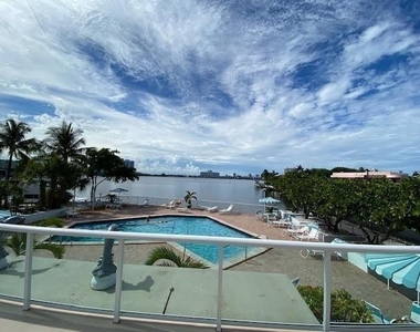 2841 Ne 163rd Street - Photo Thumbnail 4