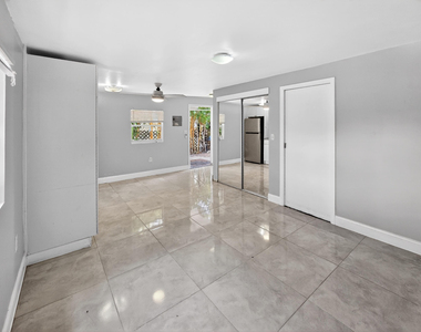 2438 Ne 184th Street - Photo Thumbnail 4