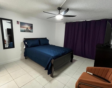 7041 Environ Boulevard - Photo Thumbnail 2