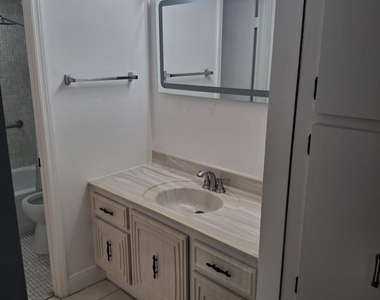 7041 Environ Boulevard - Photo Thumbnail 5