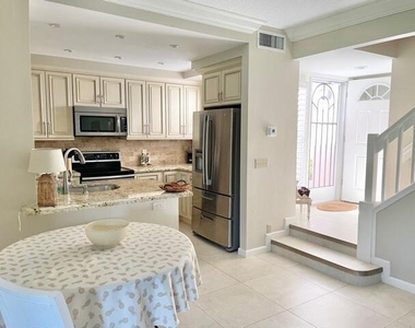 2707 Fairway Drive N - Photo Thumbnail 5