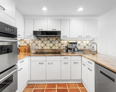 529 S Flagler Drive - Photo Thumbnail 4