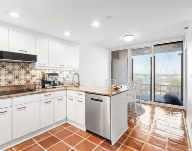 529 S Flagler Drive - Photo Thumbnail 2