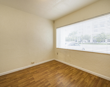 412 Se 17th Street - Photo Thumbnail 14