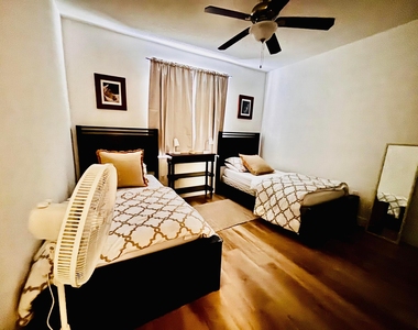 2040 Greenview Shores Boulevard - Photo Thumbnail 23