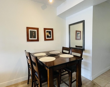 2040 Greenview Shores Boulevard - Photo Thumbnail 9