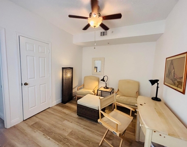 2040 Greenview Shores Boulevard - Photo Thumbnail 13