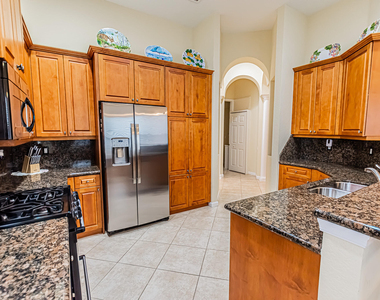 431 Nw Cool Water Court - Photo Thumbnail 3
