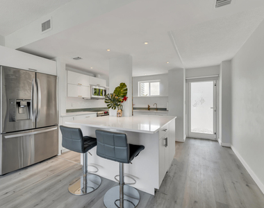 2840 N Ocean Boulevard - Photo Thumbnail 4