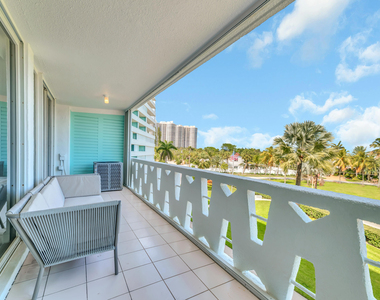 2840 N Ocean Boulevard - Photo Thumbnail 11