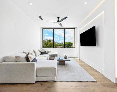 320 Ne Wavecrest Way - Photo Thumbnail 34