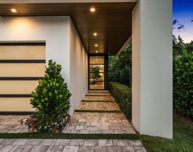 320 Ne Wavecrest Way - Photo Thumbnail 6