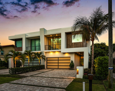320 Ne Wavecrest Way - Photo Thumbnail 4