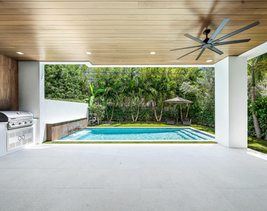 320 Ne Wavecrest Way - Photo Thumbnail 25