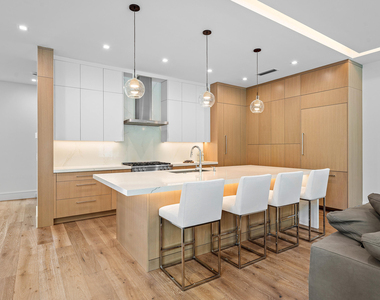 320 Ne Wavecrest Way - Photo Thumbnail 12