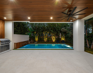 320 Ne Wavecrest Way - Photo Thumbnail 26