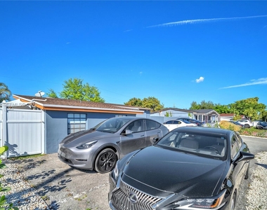 7151 Nw Taft Street - Photo Thumbnail 1