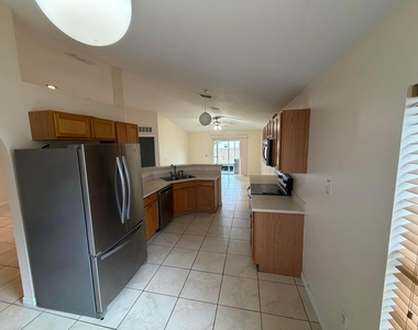 3426 Nw 38th Avenue - Photo Thumbnail 6